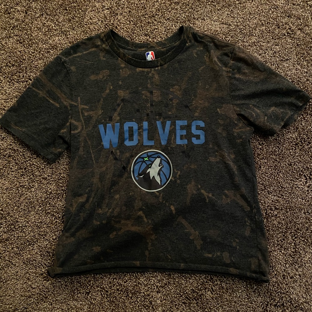 cropped T-Wolves Shirt